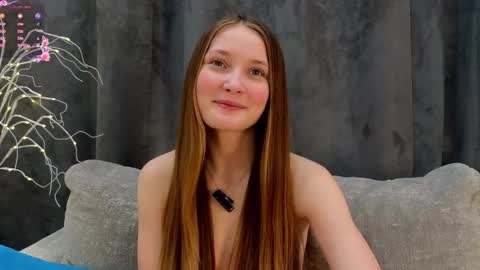 Snapshot of _green_green_ chatting on 02/19/25, 04:34 Milly online show from 02/19/25, 04:34