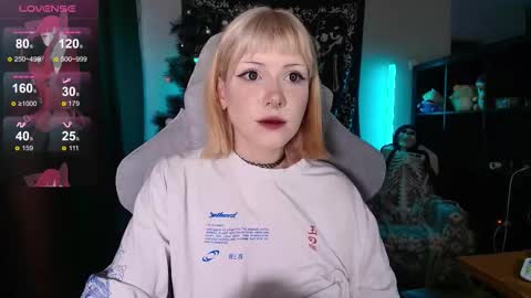 Snapshot of _gummybears_ chatting on 12/21/25, 08:43 Tori online show from 12/21/25, 08:43