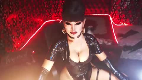 Snapshot of _hailyourqueenx chatting on 12/23/24, 05:06 GoDDess  Chloe online show from 12/23/24, 05:06