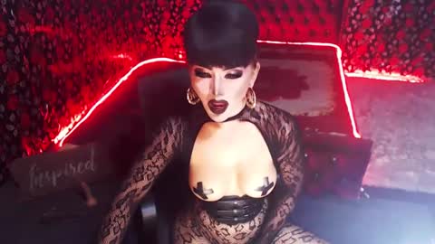 Snapshot of _hailyourqueenx chatting on 01/19/25, 01:10 GoDDess  Chloe online show from 01/19/25, 01:10