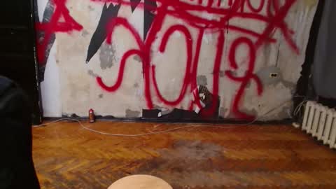 Snapshot of _happydayleon_ chatting on 09/10/25, 10:10 _happydayleon_ online show from 09/10/25, 10:10