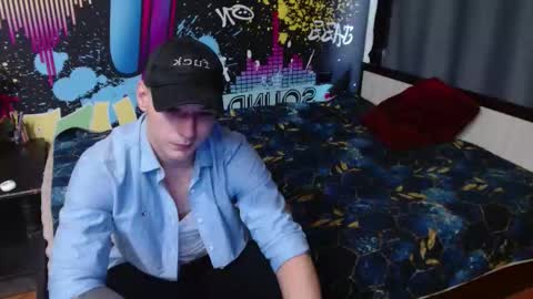 Snapshot of _happydayleon_ chatting on 09/17/25, 11:01 _happydayleon_ online show from 09/17/25, 11:01