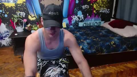 Snapshot of _happydayleon_ chatting on 09/18/25, 06:10 _happydayleon_ online show from 09/18/25, 06:10