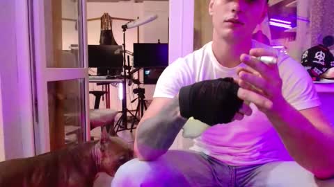 Snapshot of _happydayleon_ chatting on 09/21/25, 04:19 _happydayleon_ online show from 09/21/25, 04:19