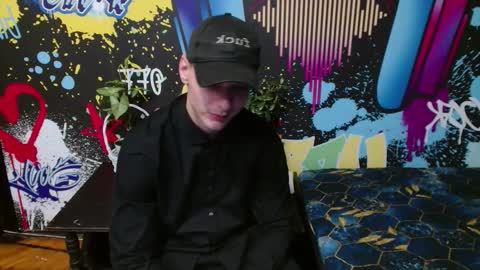 Snapshot of _happydayleon_ chatting on 09/22/25, 05:04 _happydayleon_ online show from 09/22/25, 05:04