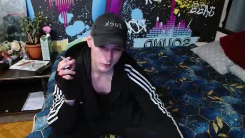 Snapshot of _happydayleon_ chatting on 09/24/25, 06:33 _happydayleon_ online show from 09/24/25, 06:33