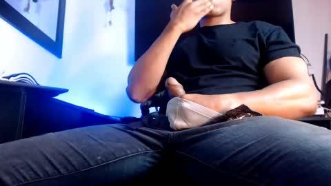 Snapshot of _heracles1 chatting on 02/16/25, 02:21 Heracles online show from 02/16/25, 02:21