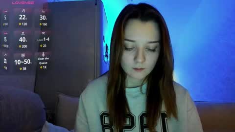 Snapshot of _hey_scarlett_ chatting on 12/17/24, 12:43 _hey_scarlett_ online show from 12/17/24, 12:43