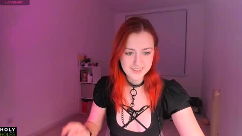 Snapshot of _holy_holes_ chatting on 02/20/25, 11:21 Anastasia online show from 02/20/25, 11:21