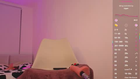 Snapshot of _holy_holes_ chatting on 10/05/25, 06:39 Anastasia online show from 10/05/25, 06:39