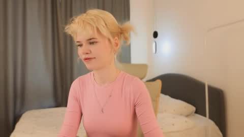 Snapshot of _honnyland chatting on 05/26/26, 12:12 Alisha online show from 05/26/26, 12:12