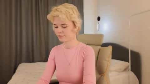 Snapshot of _honnyland chatting on 05/29/26, 12:36 Alisha online show from 05/29/26, 12:36