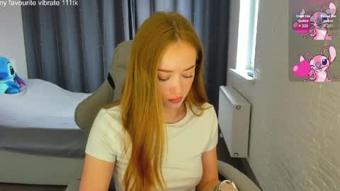_hot_mia_1 online show from 06/03/26, 09:56