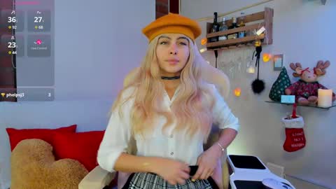 _hottie__ online show from 12/15/24, 10:26