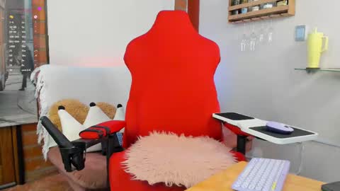 _hottie__ online show from 02/13/25, 10:43