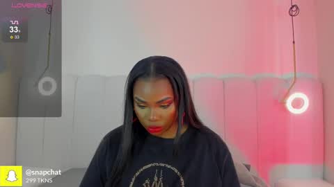 Snapshot of _huge_boobs_ebony chatting on 09/19/25, 07:36 Darlis online show from 09/19/25, 07:36