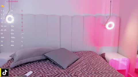 Snapshot of _huge_boobs_ebony chatting on 09/22/25, 07:38 Darlis online show from 09/22/25, 07:38