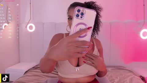 Snapshot of _huge_boobs_ebony chatting on 10/30/25, 07:36 Darlis online show from 10/30/25, 07:36