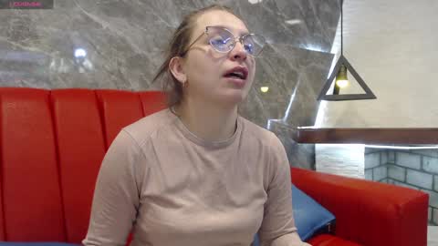 Snapshot of _isaabellaa chatting on 01/15/25, 11:21 Isa online show from 01/15/25, 11:21