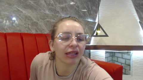 Snapshot of _isaabellaa chatting on 01/15/25, 02:24 Isa online show from 01/15/25, 02:24