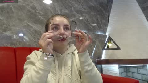 Snapshot of _isaabellaa chatting on 01/18/25, 11:21 Isa online show from 01/18/25, 11:21