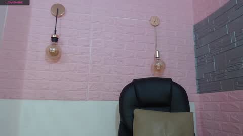 Snapshot of _isaabellaa chatting on 02/02/25, 03:17 Isa online show from 02/02/25, 03:17