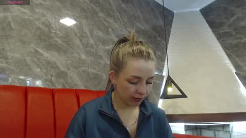 Snapshot of _isaabellaa chatting on 02/06/25, 11:10 Isa online show from 02/06/25, 11:10