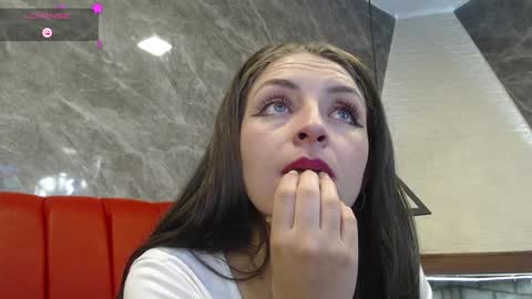 Snapshot of _isaabellaa chatting on 02/07/25, 02:37 Isa online show from 02/07/25, 02:37