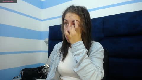 Snapshot of _isaabellaa chatting on 02/08/25, 11:22 Isa online show from 02/08/25, 11:22