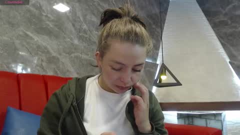 Snapshot of _isaabellaa chatting on 02/09/25, 02:40 Isa online show from 02/09/25, 02:40