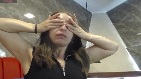 Snapshot of _isaabellaa chatting on 02/10/25, 11:25 Isa online show from 02/10/25, 11:25