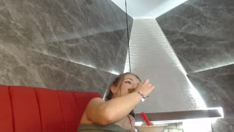 Snapshot of _isaabellaa chatting on 02/11/25, 05:29 Isa online show from 02/11/25, 05:29