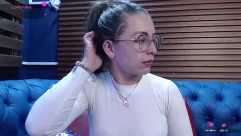 Snapshot of _isaabellaa chatting on 02/17/25, 11:34 Isa online show from 02/17/25, 11:34