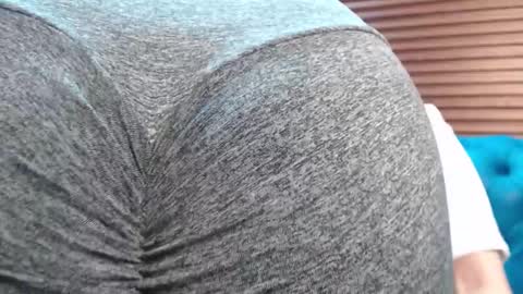 Snapshot of _isaabellaa chatting on 02/17/25, 02:37 Isa online show from 02/17/25, 02:37