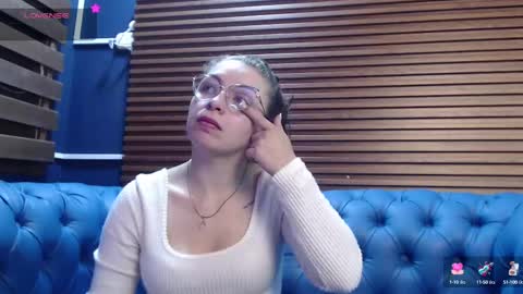 Snapshot of _isaabellaa chatting on 02/18/25, 11:22 Isa online show from 02/18/25, 11:22