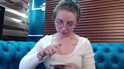 Snapshot of _isaabellaa chatting on 02/18/25, 02:27 Isa online show from 02/18/25, 02:27