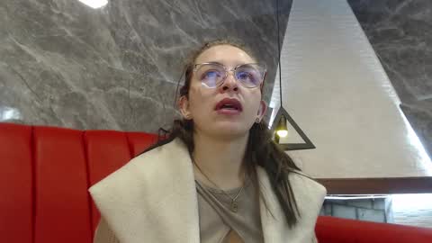 Snapshot of _isaabellaa chatting on 02/19/25, 11:28 Isa online show from 02/19/25, 11:28