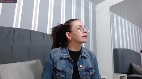 Snapshot of _isaabellaa chatting on 02/23/25, 11:44 Isa online show from 02/23/25, 11:44