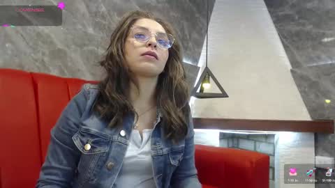 Snapshot of _isaabellaa chatting on 03/03/25, 11:22 Isa online show from 03/03/25, 11:22