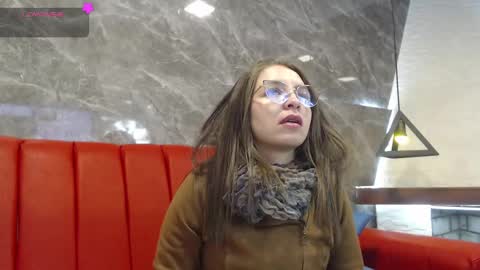 Snapshot of _isaabellaa chatting on 03/10/25, 11:21 Isa online show from 03/10/25, 11:21