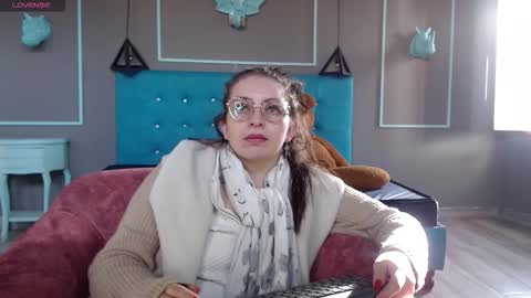 Snapshot of _isaabellaa chatting on 09/25/25, 11:47 Isa online show from 09/25/25, 11:47