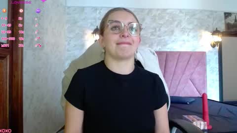 Snapshot of _isaabellaa chatting on 10/16/25, 03:35 Isa online show from 10/16/25, 03:35