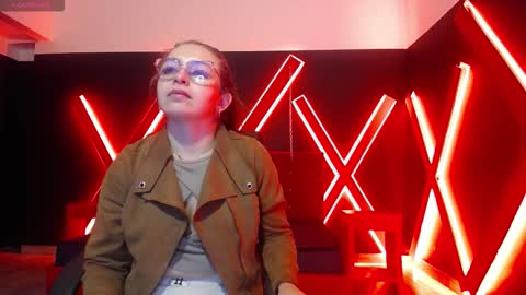 Snapshot of _isaabellaa chatting on 11/18/25, 11:03 Isa online show from 11/18/25, 11:03