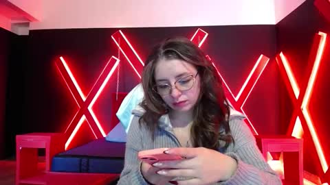 Snapshot of _isaabellaa chatting on 12/04/25, 01:53 Isa online show from 12/04/25, 01:53