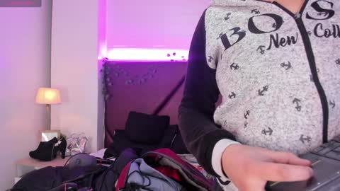 Isa online show from 12/30/24, 01:58