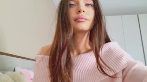 Snapshot of _isiah chatting on 12/20/25, 07:59 isia online show from 12/20/25, 07:59