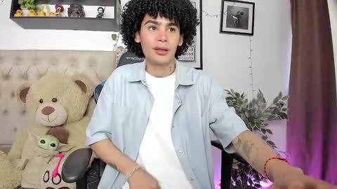 Snapshot of _jaay77 chatting on 12/18/24, 08:25 Jay online show from 12/18/24, 08:25