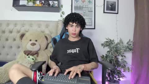 Snapshot of _jaay77 chatting on 12/20/24, 02:19 Jay online show from 12/20/24, 02:19