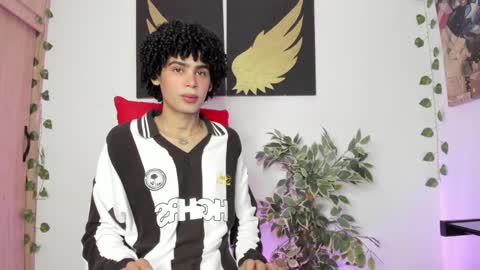 Snapshot of _jaay77 chatting on 12/23/24, 01:18 Jay online show from 12/23/24, 01:18