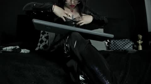 Snapshot of _jade_16 chatting on 02/04/25, 02:43 Miss Jade online show from 02/04/25, 02:43